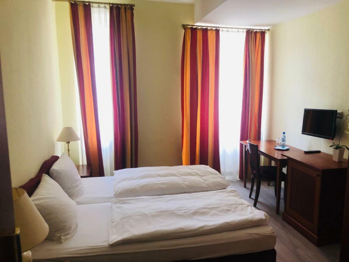 Hotel-Events Adlerpalast Rüsselsheim Esterno foto
