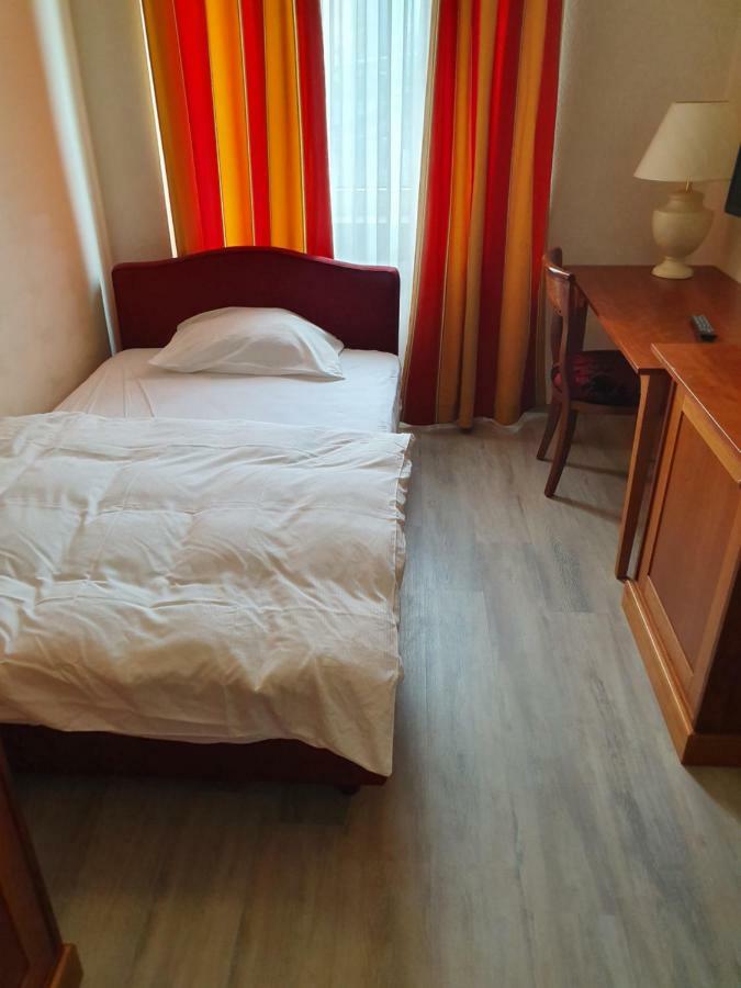 Hotel-Events Adlerpalast Rüsselsheim Esterno foto