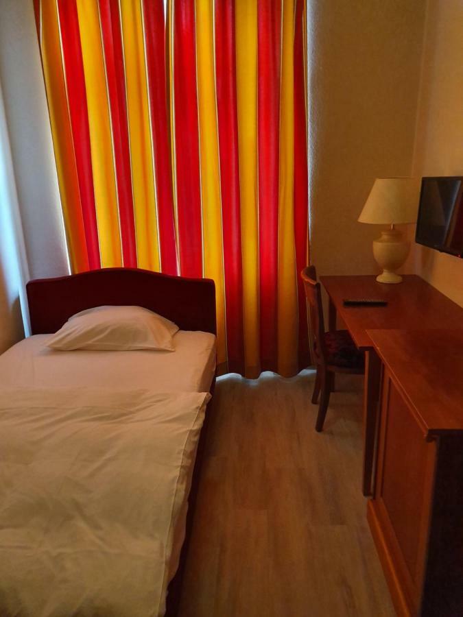 Hotel-Events Adlerpalast Rüsselsheim Esterno foto