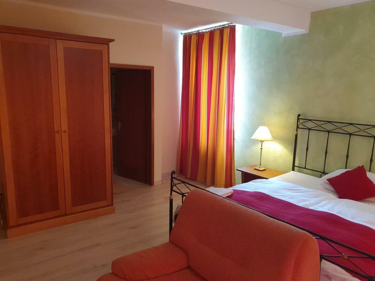 Hotel-Events Adlerpalast Rüsselsheim Esterno foto