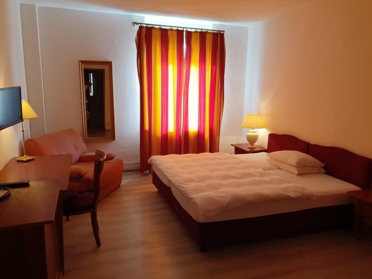 Hotel-Events Adlerpalast Rüsselsheim Esterno foto