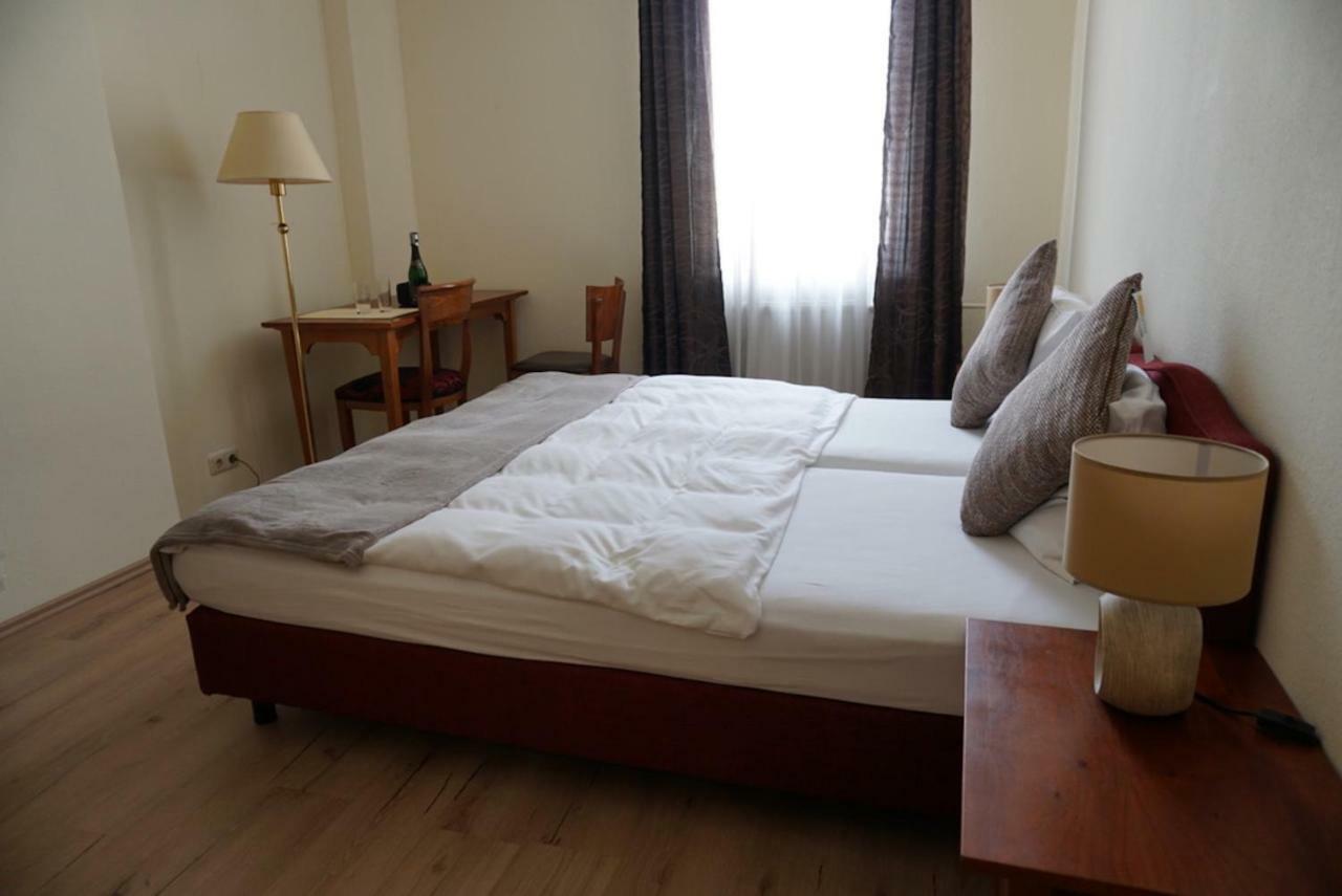 Hotel-Events Adlerpalast Rüsselsheim Esterno foto