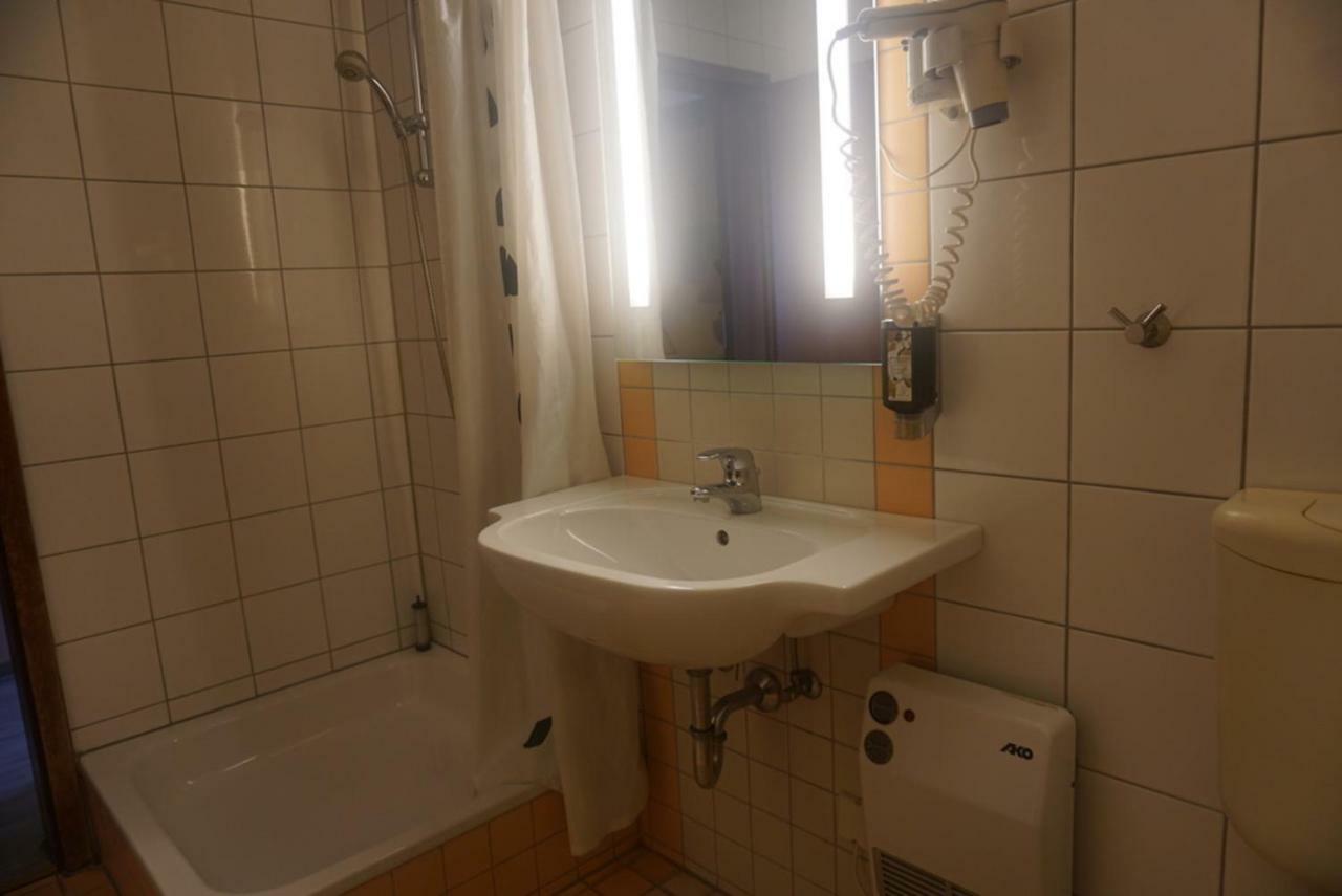 Hotel-Events Adlerpalast Rüsselsheim Esterno foto